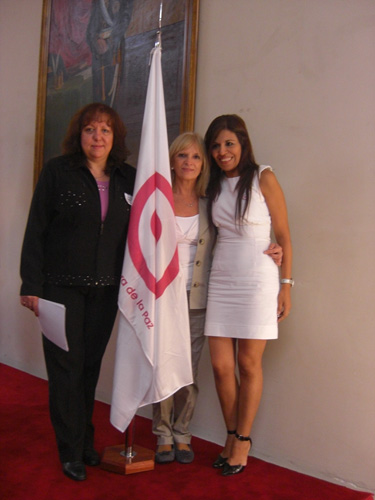 Con la Presidente de Mil Milenios de paz Ines Palomeque y la Presidente de la Fundacin PEA, Lic. Nancy B. Ducuing de Martorelli