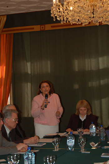 Anita Carillo-Arques, el presidente del Comit de organizacin del Movimiento Internacional por la afirmacin del Da Universal de la Cultura bajo la Bandera de la Paz.